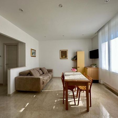 Apartamento Il Blu Di Laveno Exterior foto
