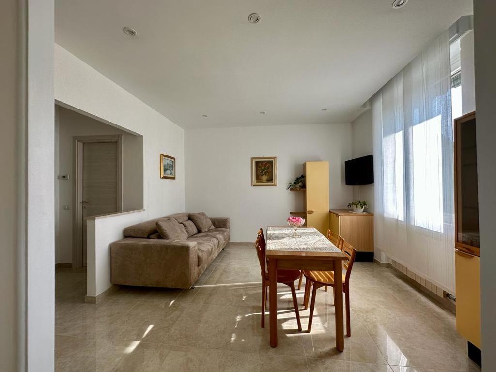 Apartamento Il Blu Di Laveno Exterior foto